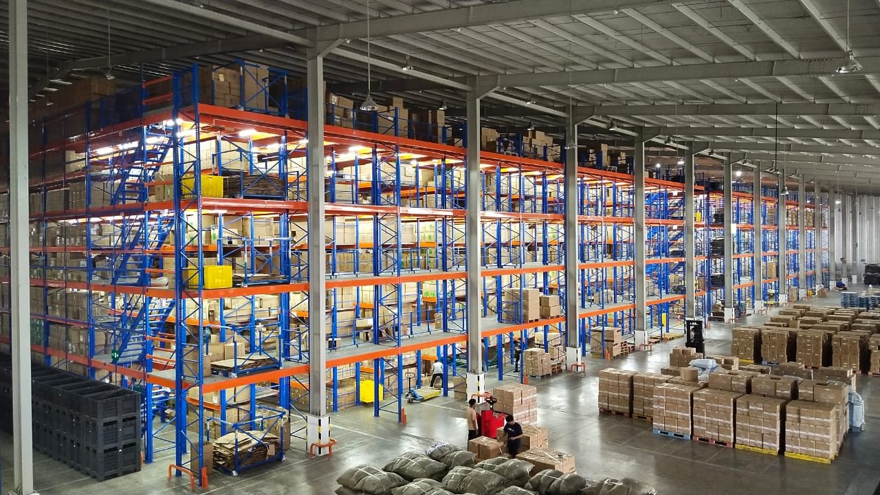 Foto pendukung halaman Spesifikasi Teknis — bagian mezzanine gudang tambang — Perkasa Racking TAP